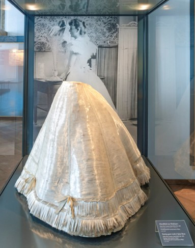 Ein Abendkleid aus Glasfäden